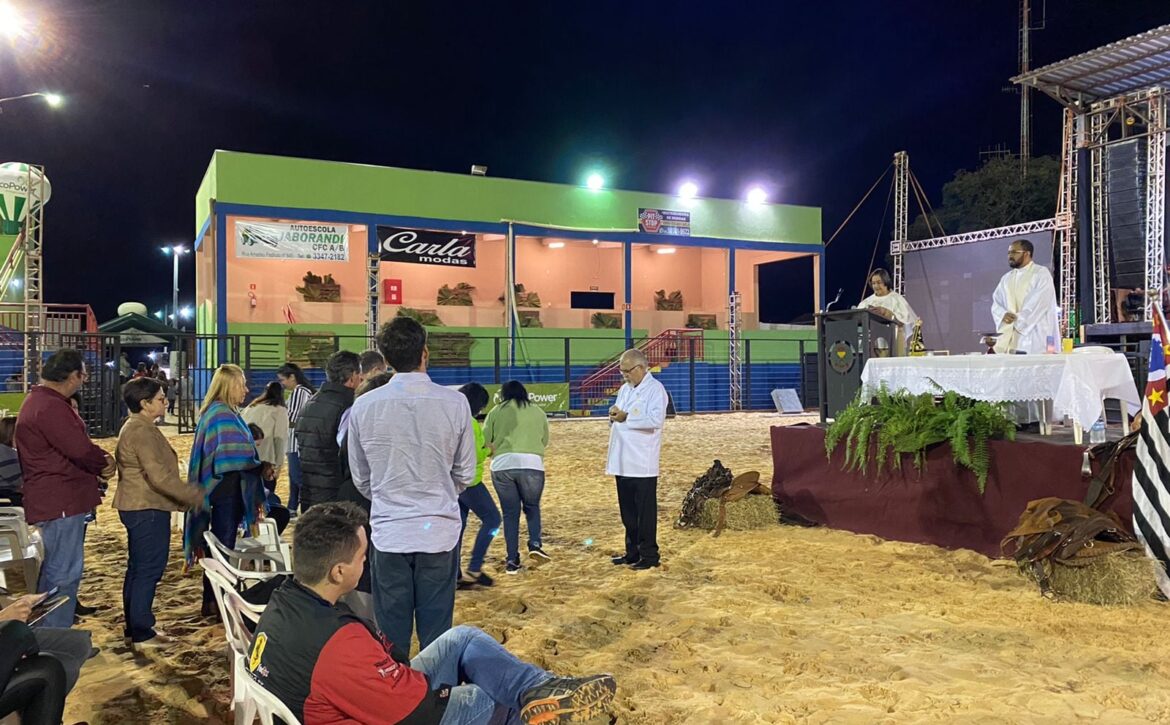 4ª Festa do Peão de Boiadeiro de Castro está oficialmente aberta